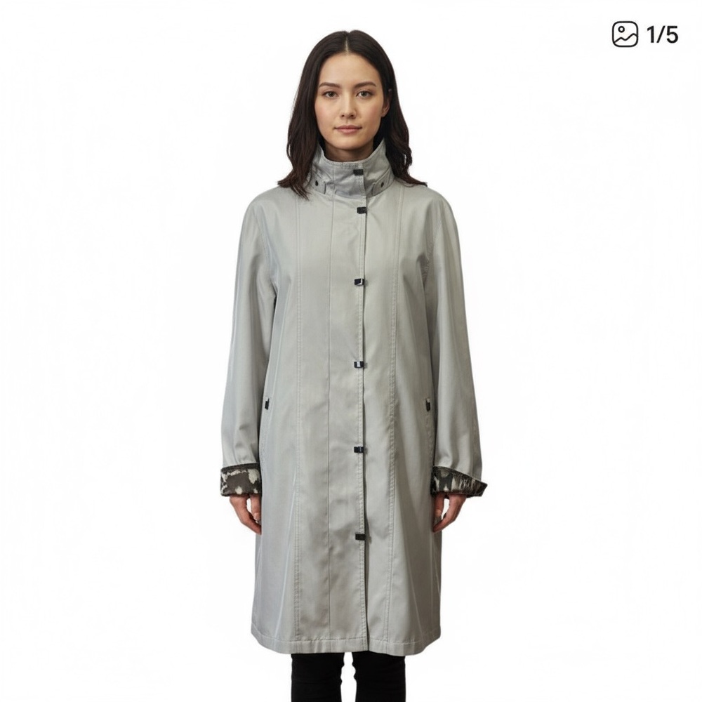 Womens Niccolini bone fall jacket. Snap front 16